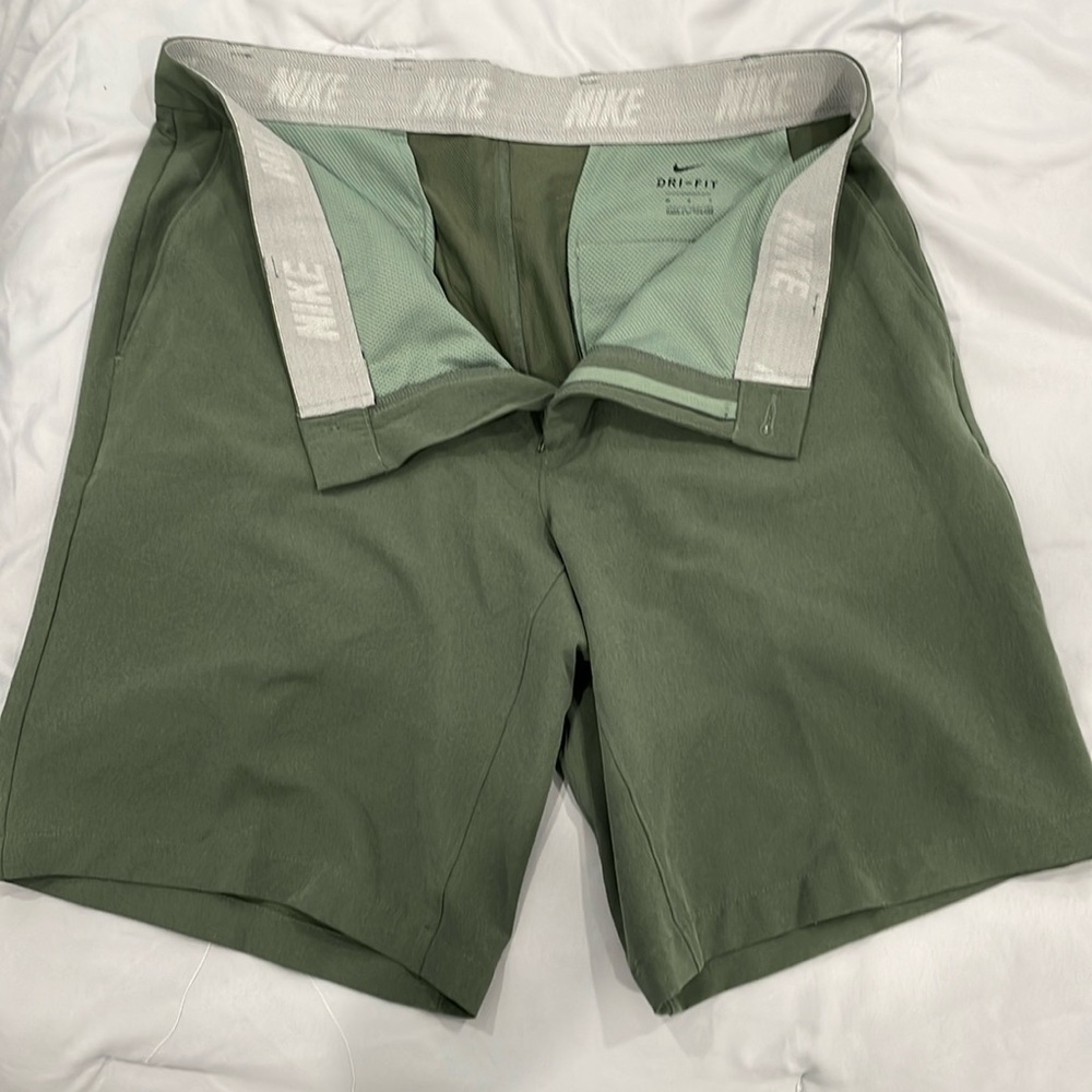 Men’s Nike Golf Shorts - NWOT - Olive Green Size 36